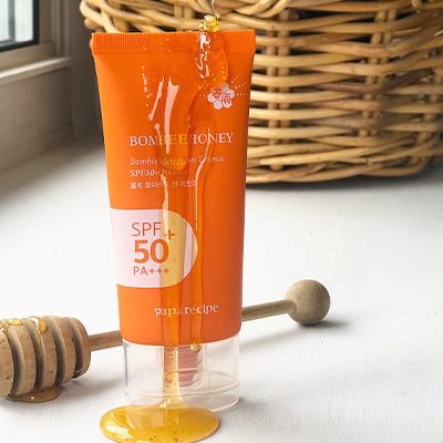 Peau éclatante et protégée avec l'essence solaire Bombee SPF 50+ de Papa Recipe